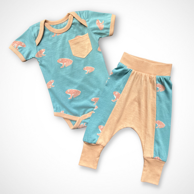 Gender-neutral baby bodysuit sets