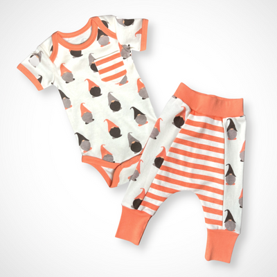 Gender-neutral baby bodysuit outfits